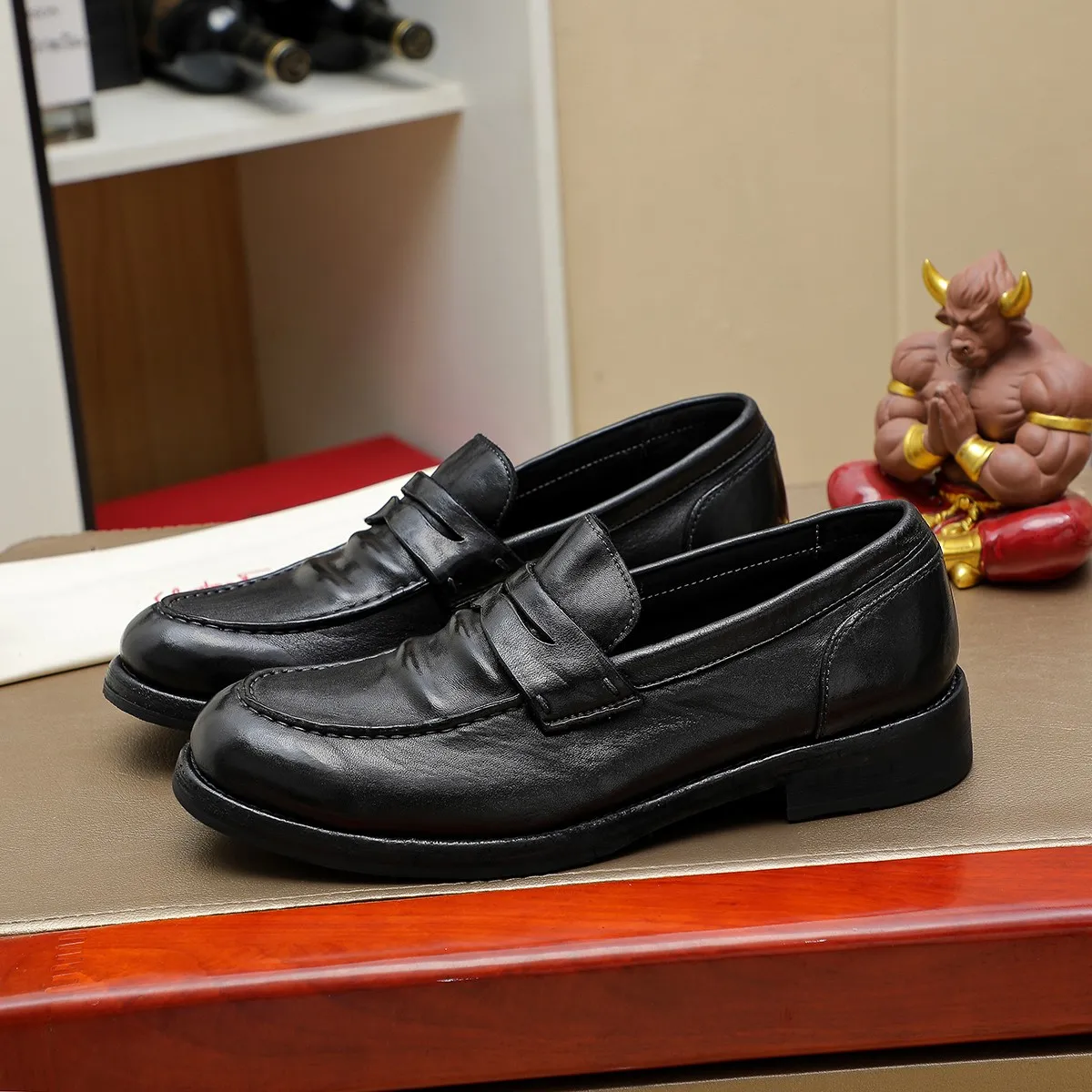 Men's shoes 💰920 💰 Louis Vuitton LV ® Autumn and Winter 🆕 models 🔛Full shoe counter First layer cowhide, 🐂Leather lined casual shoes for men, super soft outsole, a must for driving. Counter synchronization Original first layer cowhide Completely 1:1 mold customization 🌹Top version, 3 colors available! Number: 38-45 (37.46. Customized)